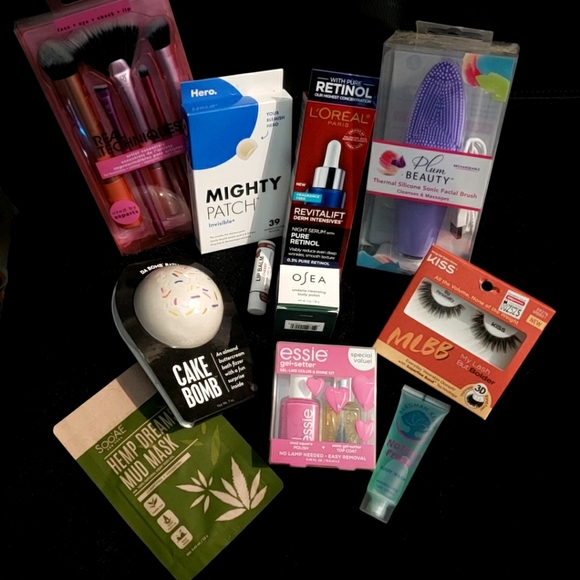 Sold"Nwt's LADIES JUMBO BEAUTY BUNDLE | RETAIL VALUE~ $200 | Huge Savings!!!! - Picture 12 of 12